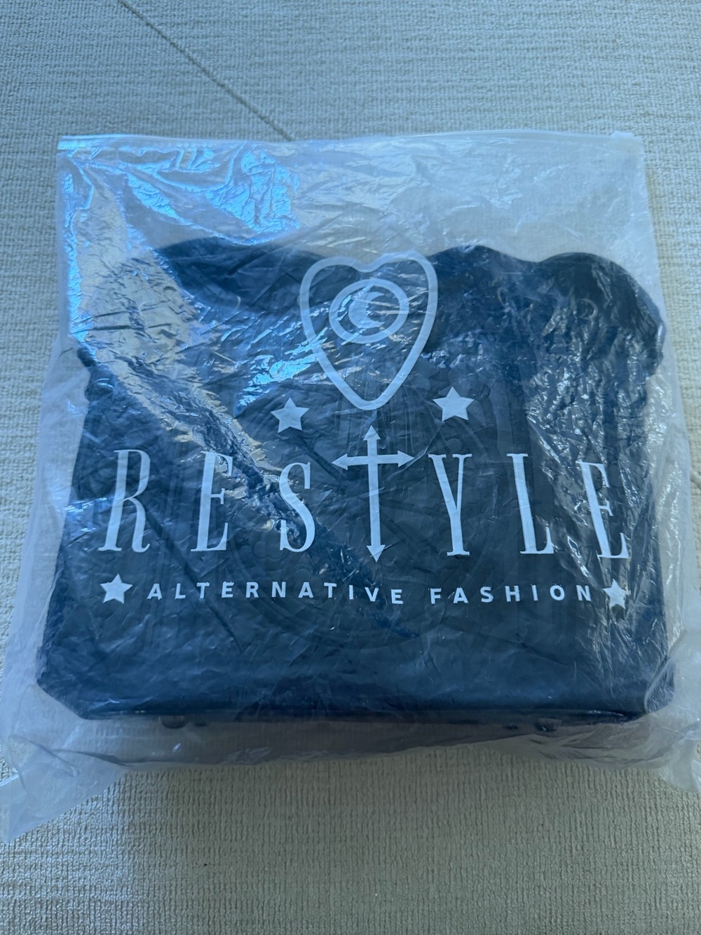 Restyle Sanctum Bucket bag - Picture 2 of 9